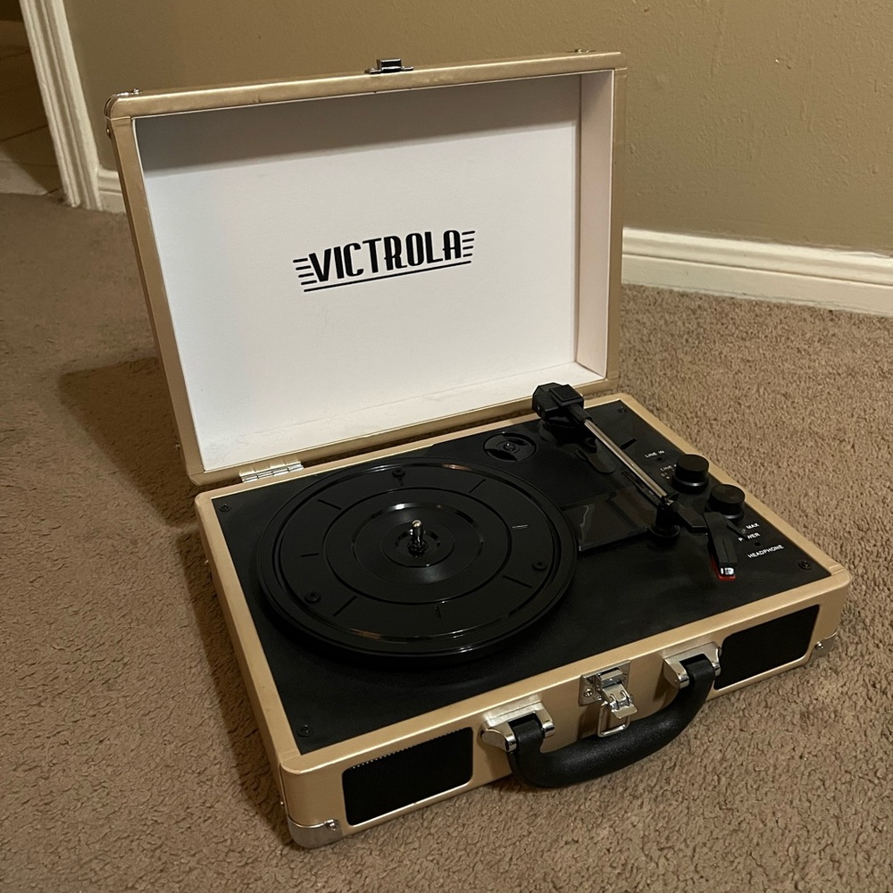 Victrola Journey+ Bluetooth Record Player in Champagne (RARE)